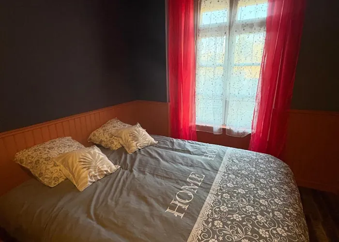 Апартаменты La Flanerie Mauriacoise *