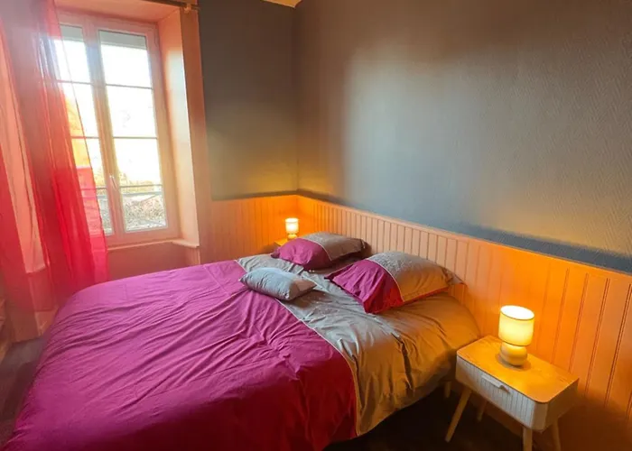 La Flanerie Mauriacoise Апартаменты Морьяк