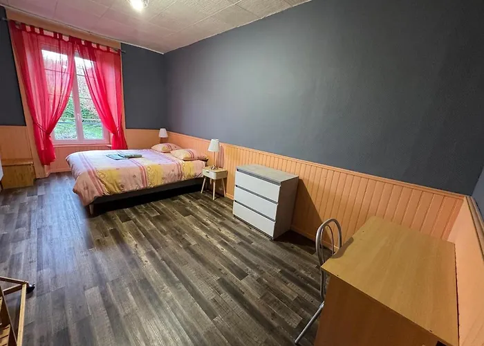 Апартаменты La Flanerie Mauriacoise Морьяк