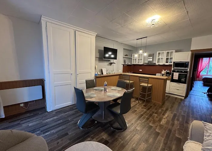 Апартаменты La Flanerie Mauriacoise *